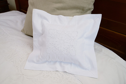 Victorian Hand Embroidered Pillow Sham. 3"Flange border. 12x12" - Click Image to Close